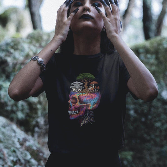 Spalvingi kaukolės miško marškinėliai su psichodeliniais botaniniais grafiniais marškinėliais, kaukolės gamtos marškinėliais, iliustracija, unisex medvilniniai grybų marškinėliai